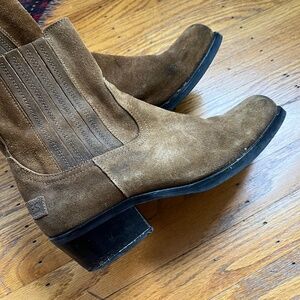 Cavalry boots in suede